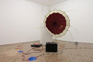 Straws,speakers, electrical cables, hooks, turntable, wood, Miles Davis Round about midnight, adhesive tape, umbrella, timer, drill, screwsmiles davis de pol, Roberto de Pol, 2013