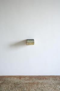 Lawrence Carroll, Untitled (due scatole a muro), 1995