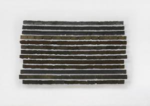 Ci sono giorni di vento, 2015. Terra, fango, acqua, cm 122 x 206,5 x 4