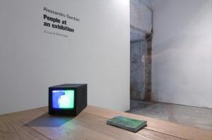 People at an exhibition, Alessandro Sambini, 2016, veduta d'ingresso_