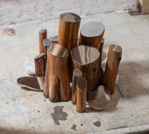Ivan Barlafante, Senza Parole, 2017, legno, roccia, acciaio inox lucidato a specchio