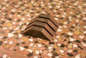 Front floorpiece, Richard Nonas, fine anni '80