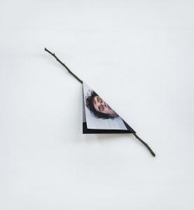 Lo specchio del cielo, 2016. Stampa inkjet su carta Hahnemuhle doppia fibra, cm 41 x 41 con ramo d'albero