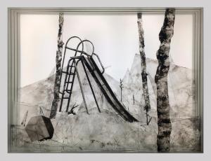 Senza titolo,2019, smalto su vetro e lightbox, 86 x 66 x 25 cm (b:w)