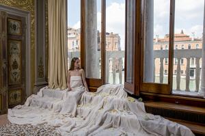 Penelope, performance nella sede storica di Rubelli in Palazzo Corner Spinelli, Venezia 2017