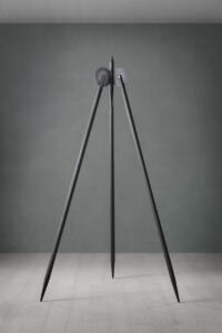 Ludovico Bomben, Compasso a tre gambe, 2018, 250x150 x 4 cm / variabile, Alluminio, Ph Marco Diodà
