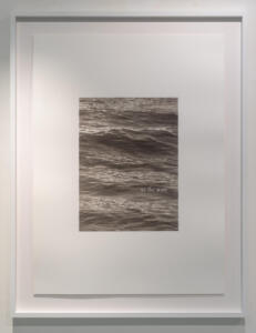 David Rickard, Channel (to the wire), 2022, acqua della Manica e inchiostro su carta, 56 x 76 cm