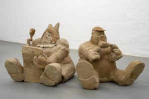 Giuseppe Abate, Cartoni, Hugo & Holly, 2021, cartapesta da cartoni delle uova, 33 x 100 x 90 cad
