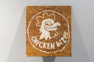Giuseppe Abate, Chicken bites, 2019, mosaico di gusci d’uovo su tavola, 14 x 15,5 cm