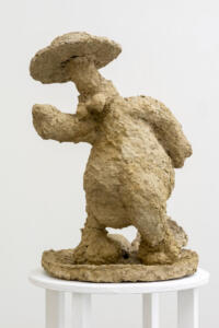 Giuseppe Abate, Cartoni, Jungle jitters, 2021, cartapesta da cartoni delle uova, 43 x 33 x 33 cm