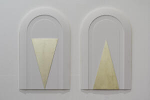 Ludovico Bomben, Pala 25 / serie dei bianchi / versobasso / versoalto, 2022, Hi-Macs, oro bianco, 30 x 45 cm