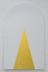 Ludovico Bomben, Pala 23 / serie dei bianchi / versobasso, 2022, Hi-Macs, oro 24 carati, 200 x 120 cm