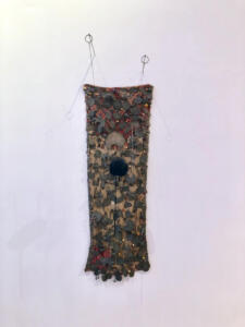 Maurizio Pellegrin, Morocco, 2019, argenteria, cotone, antichi campioni di tessuto di commercianti marocchini, 100 x 33 x 23 cm