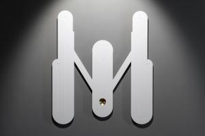 Ludovico Bomben, Pala 5 / Serie dei Bianchi / IL RE, 2013,
Corian, Oro 24k, 150 x 134 x 3 cm, Foto di Irene Fanizza